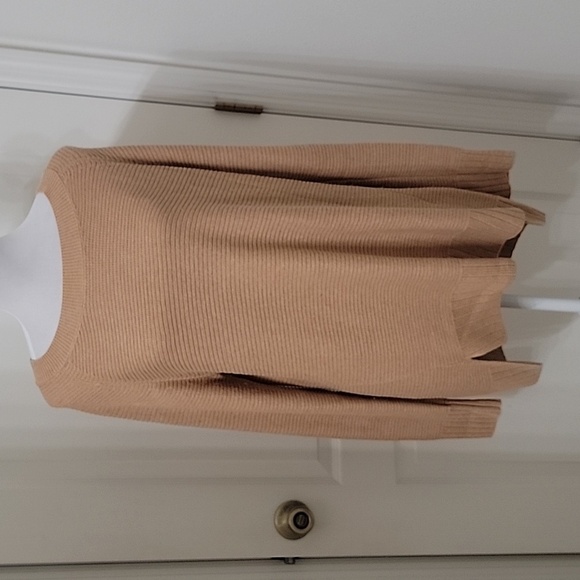 Old Navy Size M Camel Colored Knit Tunic Sweater, High Low Hem, Split Side Seams - Picture 2 of 12